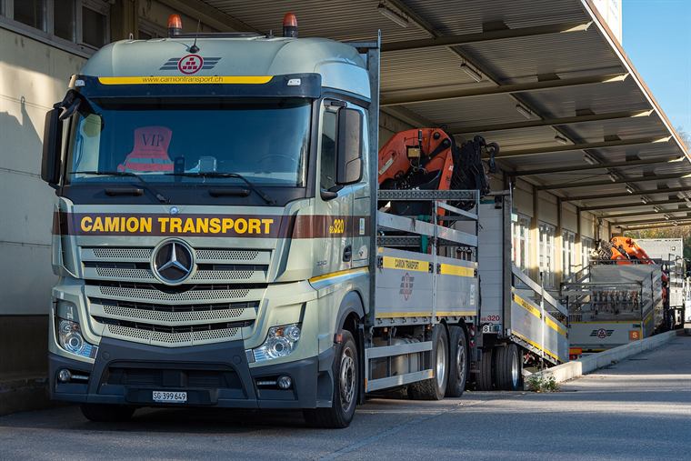 Ein Sattelzug auf deutscher Autobahn